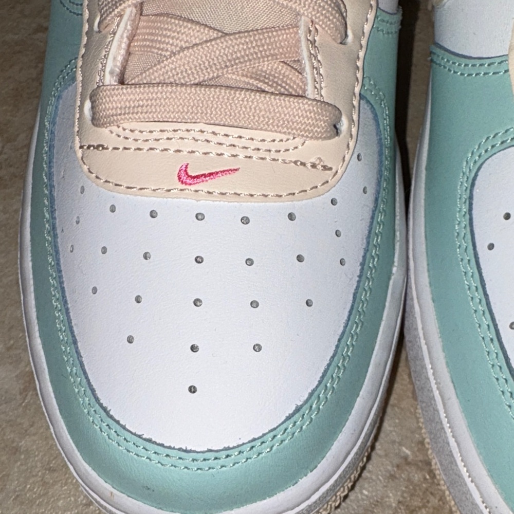 Nike Emerald Guava Ice Nike Boys size 6.5 Sneakers - Picture 14 of 16